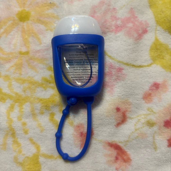 Sanitizer Bundle: Nine (9) sanitizing wipes and One (1) liquid - Picture 7 of 9